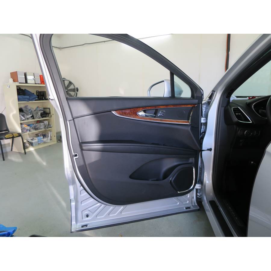 2017 Lincoln MKX Front door speaker location
