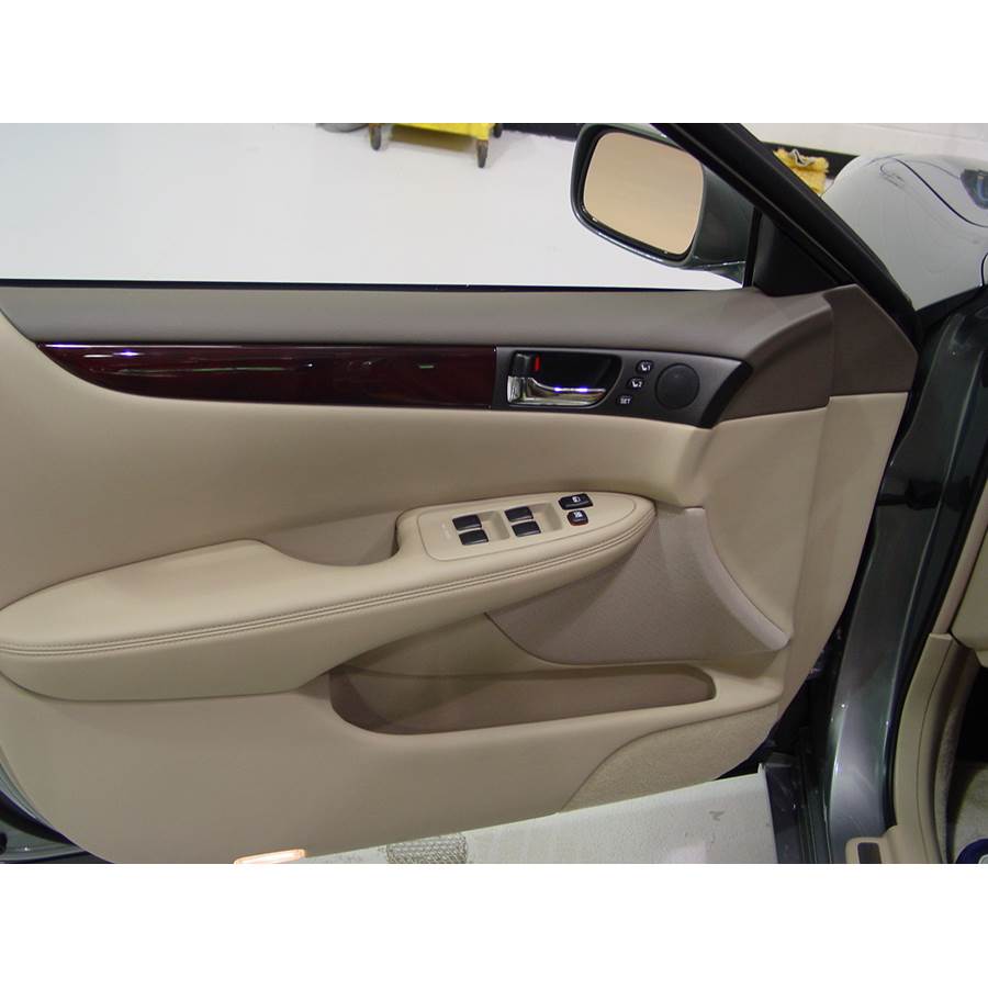 2005 Lexus ES330 Front door speaker location