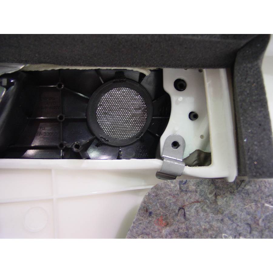 2005 Lexus ES330 Front door tweeter removed