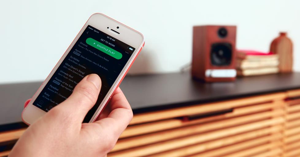 connecting iphone to speakers