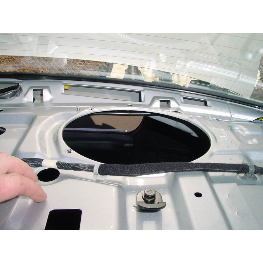 2003 Hyundai Sonata Rear deck speaker removed
