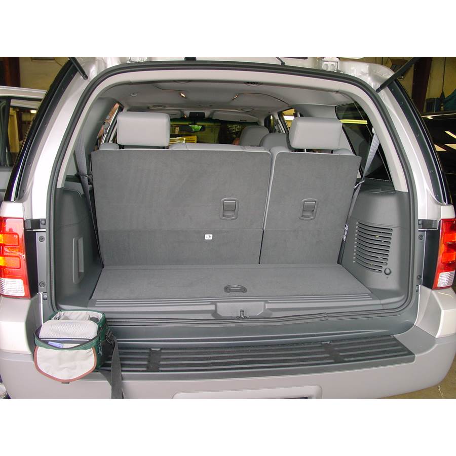 2004 Ford Expedition Cargo space