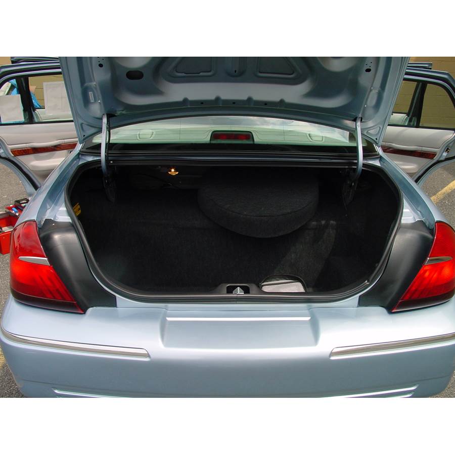 2001 Ford Crown Victoria Cargo space