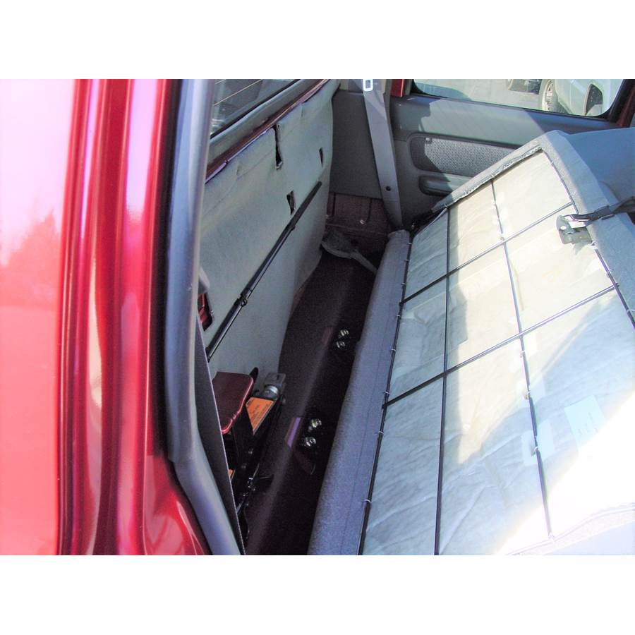 2000 Nissan Frontier Cargo space