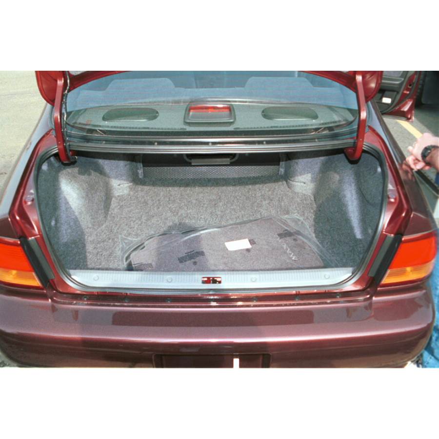 1996 Nissan Maxima Cargo space