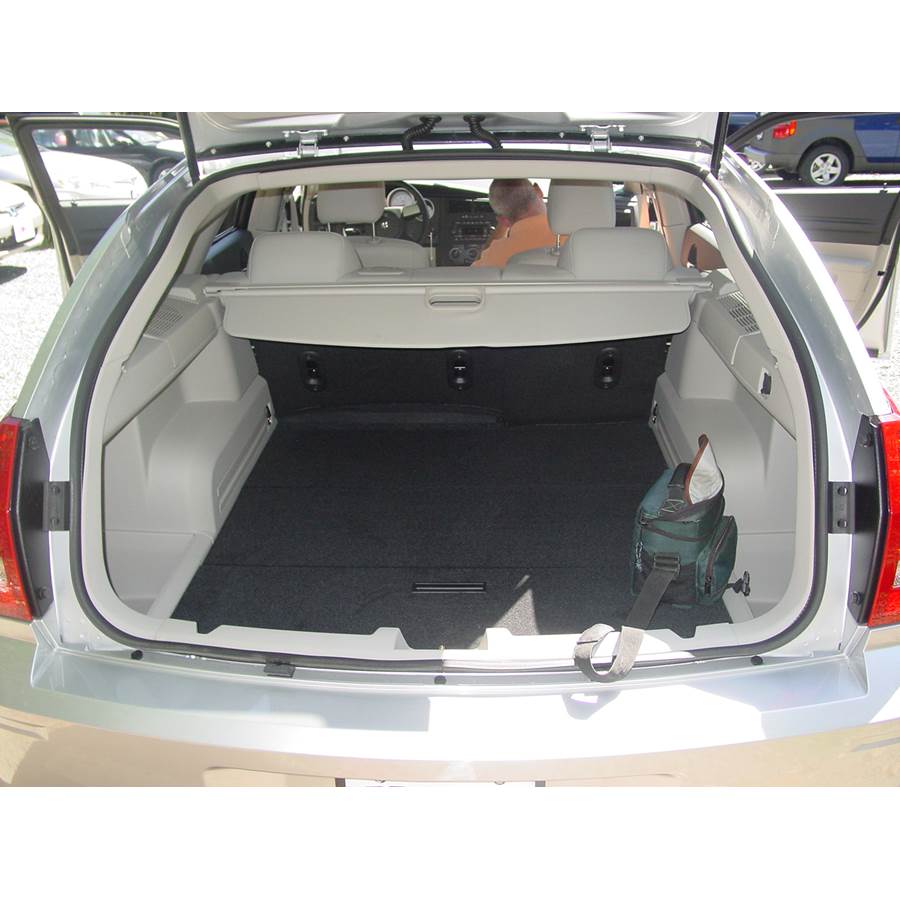 2005 Dodge Magnum Cargo space