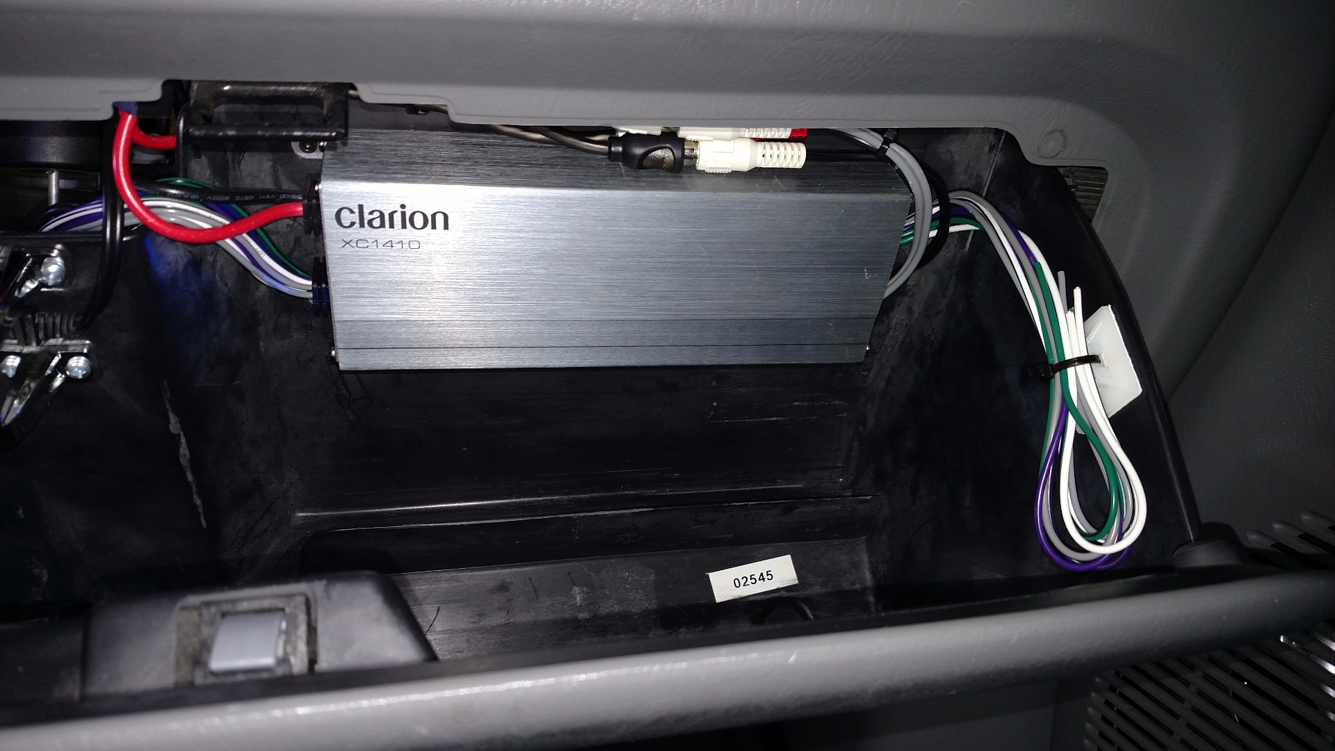Clarion XC1410 Compact 4channel amplifier — 50 watts RMS x 4 at