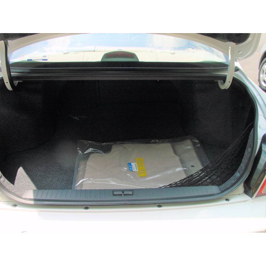 2004 Hyundai XG350 Cargo space