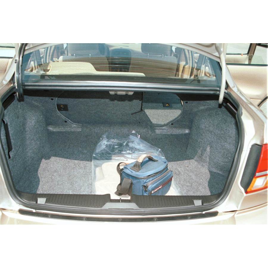 2003 Saturn L300 Cargo space