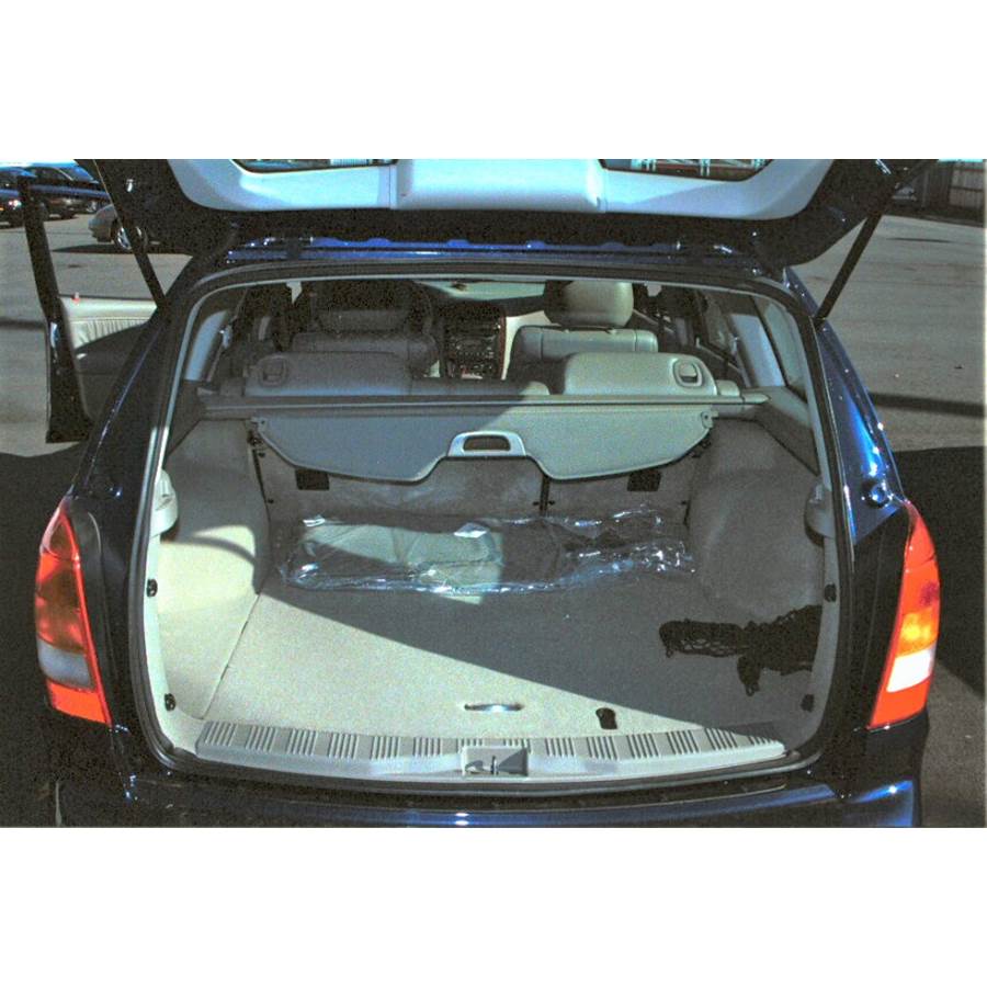 2003 Saturn LW300 Cargo space