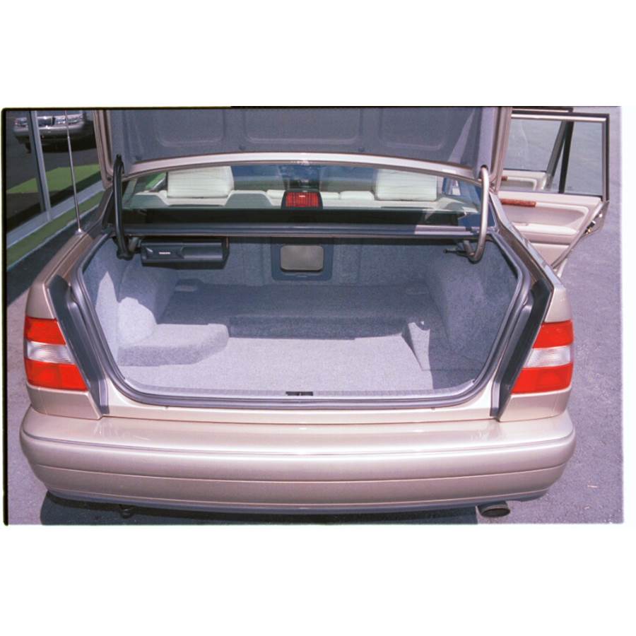 1997 Volvo 960 Cargo space