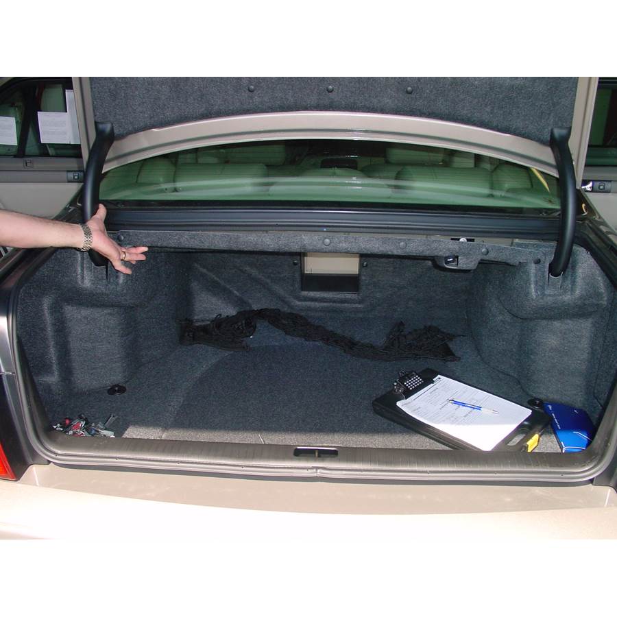 2004 Cadillac Seville Cargo space