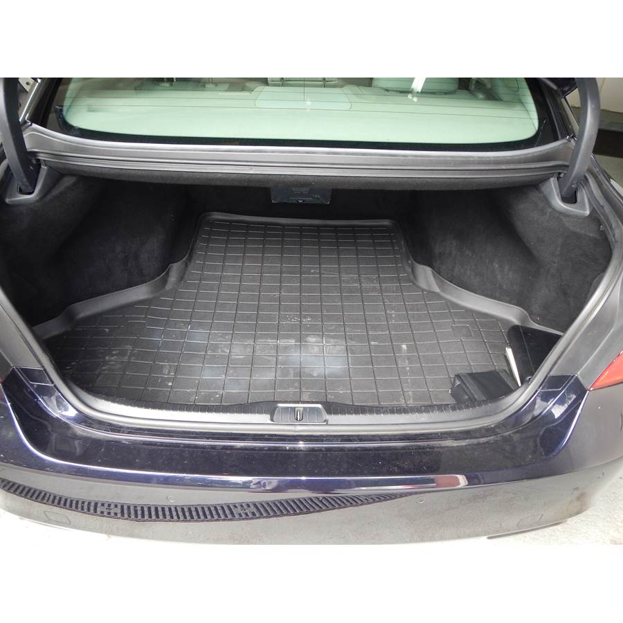 2012 Lexus LS460 Cargo space