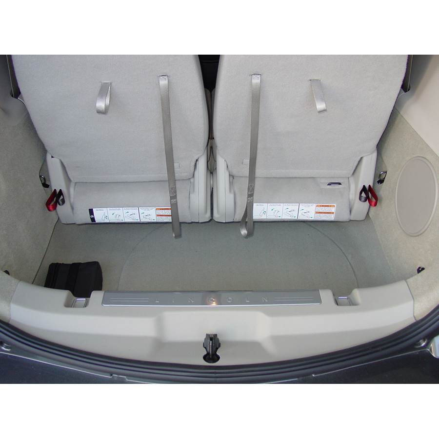 2011 Lincoln MKT Cargo space