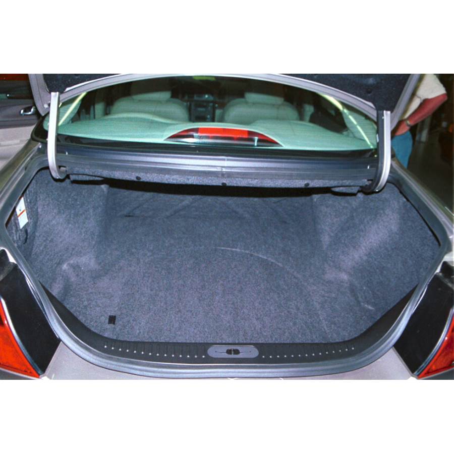 1999 Lincoln Continental Cargo space