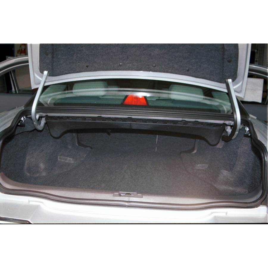 2000 Lincoln LS Cargo space