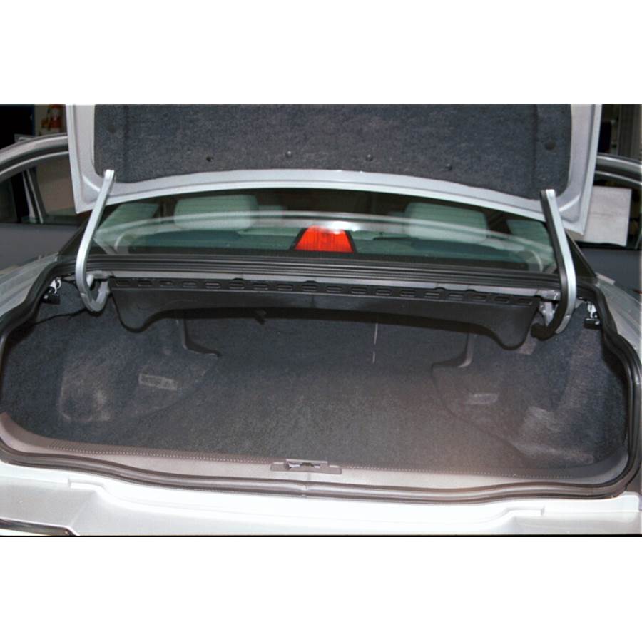 2001 Lincoln LS Cargo space