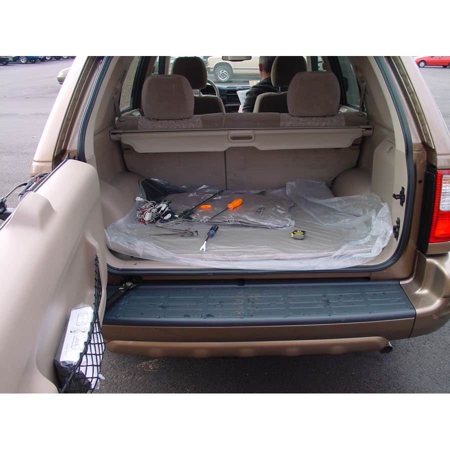 2004 Isuzu Rodeo Cargo space