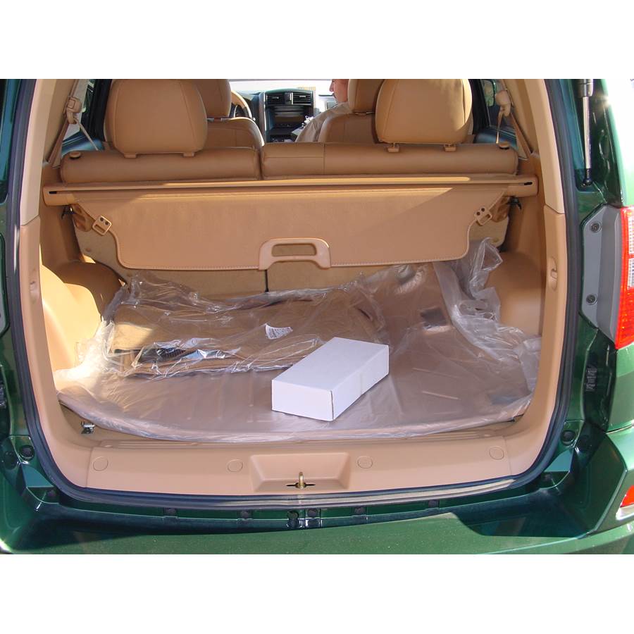 2003 Isuzu Axiom Cargo space