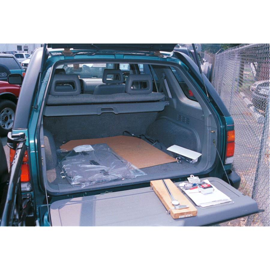 1996 Isuzu Rodeo Cargo space