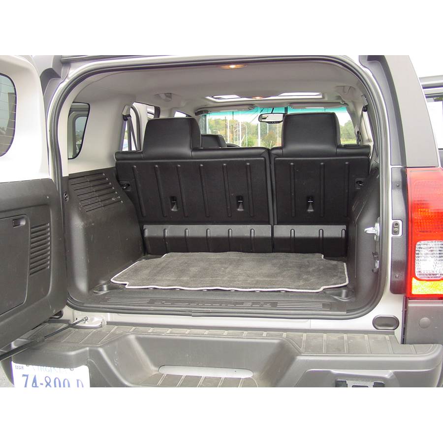 2007 Hummer H3 Cargo space