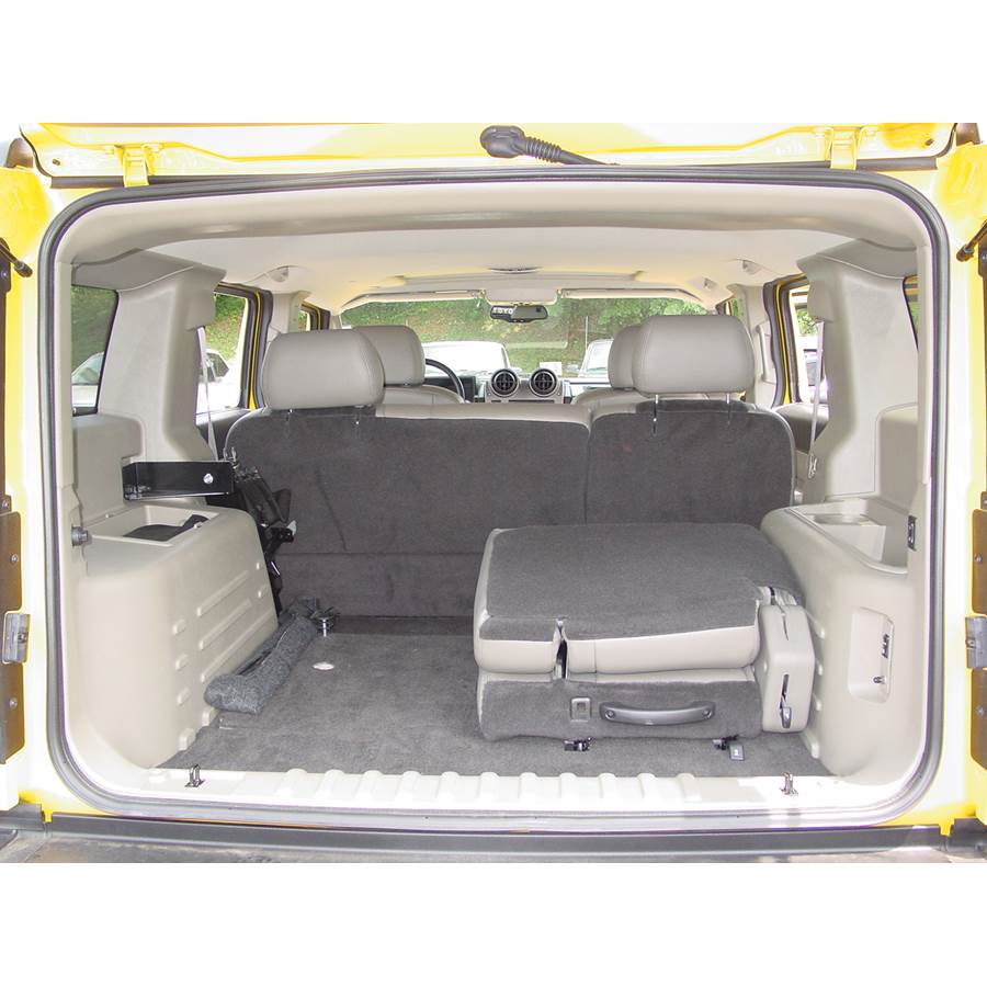 2005 Hummer H2 Cargo space