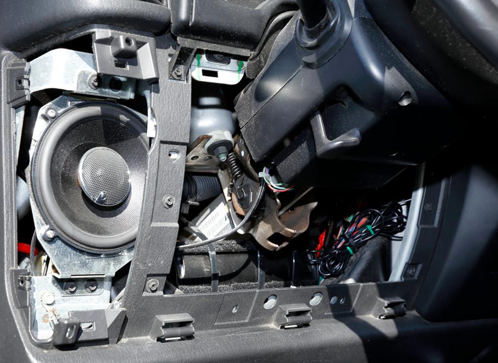 Stealthy audio installation in a 2006 Jeep Wrangler Unlimited