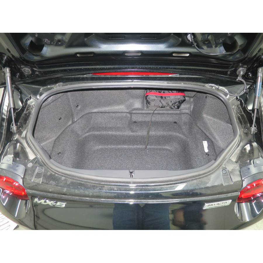 2018 Fiat 124 Spider Cargo space