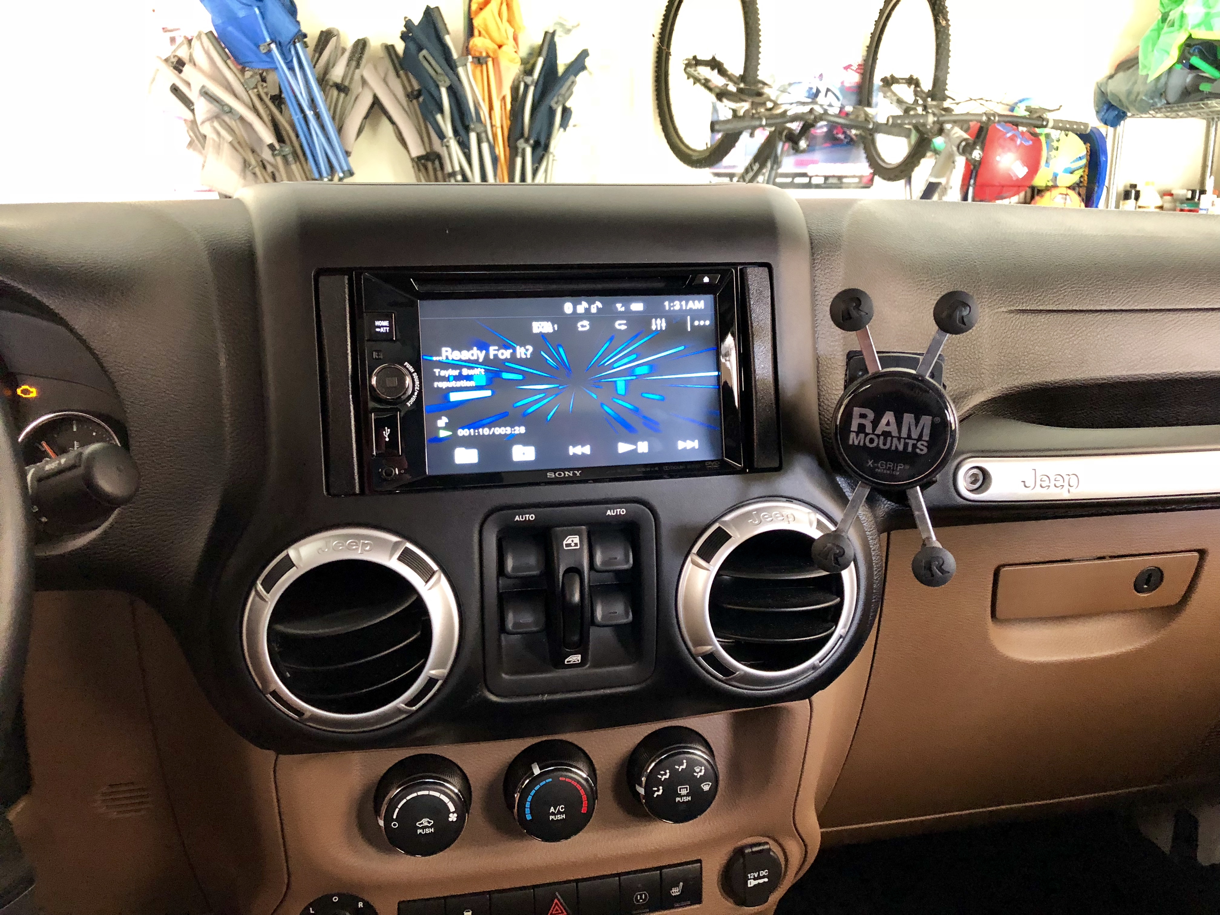 Metra 95-6511 Chrysler//Jeep DDIN 2007 Dash Kit