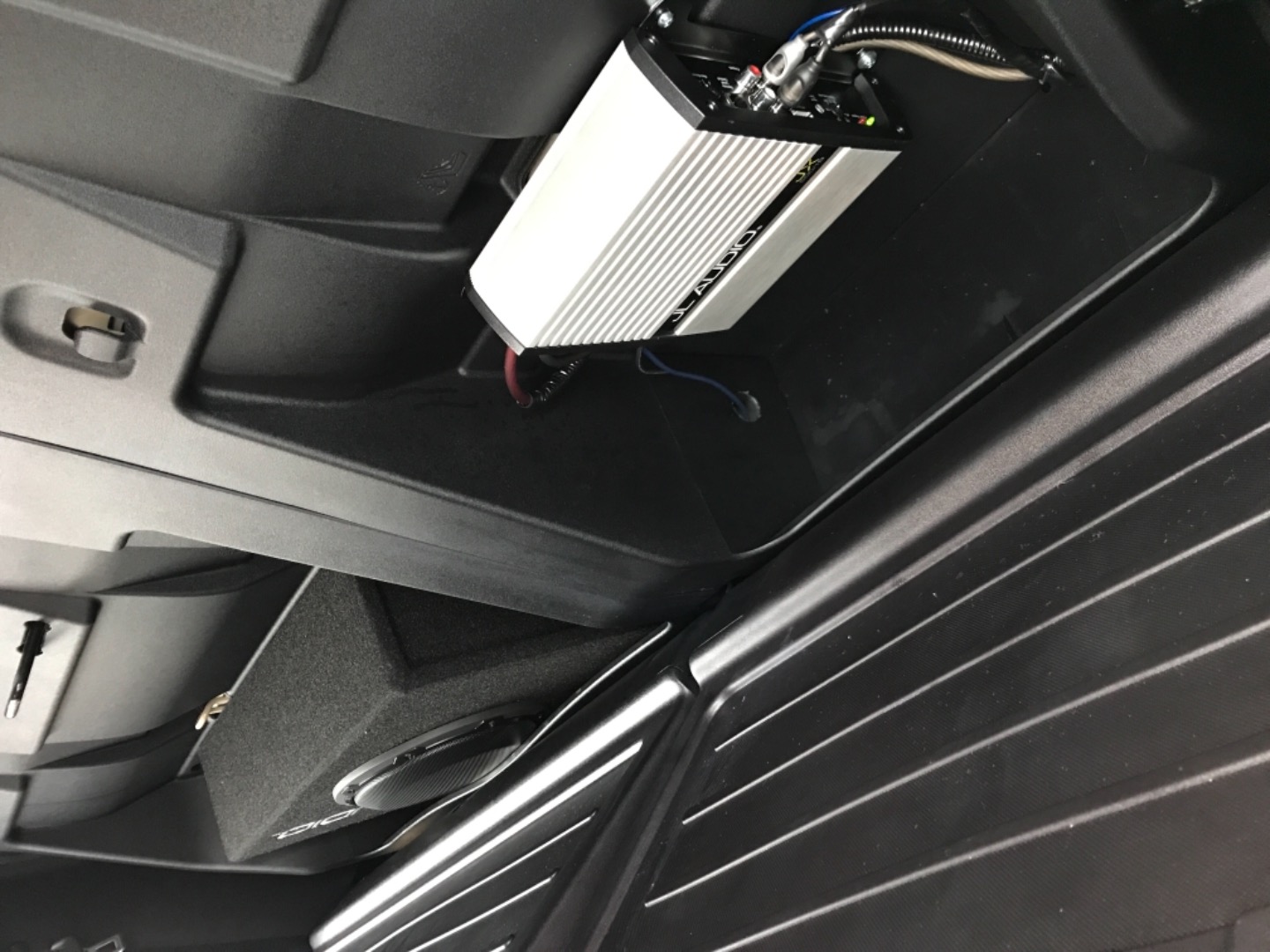 Customer Reviews: JL Audio CP108LG-W3v3 MicroSub™ slot-ported enclosure ...