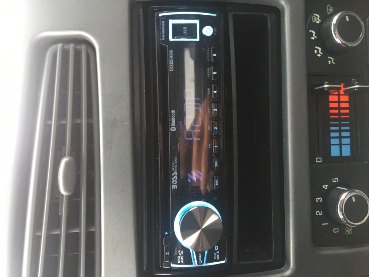 Boss Audio 560BRGB Bluetooth Indash Car Stereo 