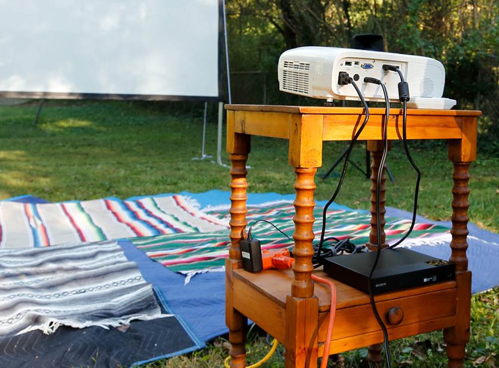 How To Create The Perfect Backyard Movie Theater