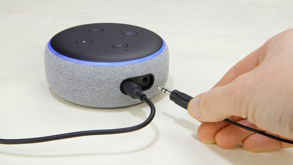 connect amazon echo dot to external speakers