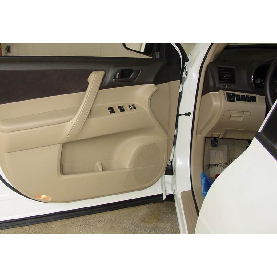2013 Toyota Highlander Front door speaker location