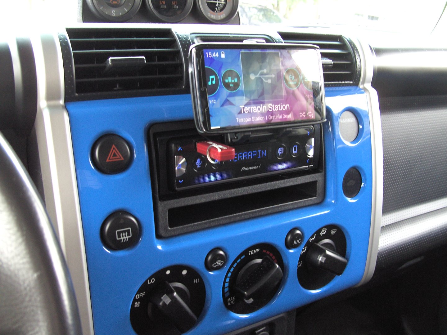 A hands-on review of the Pioneer SPH-10BT car stereo