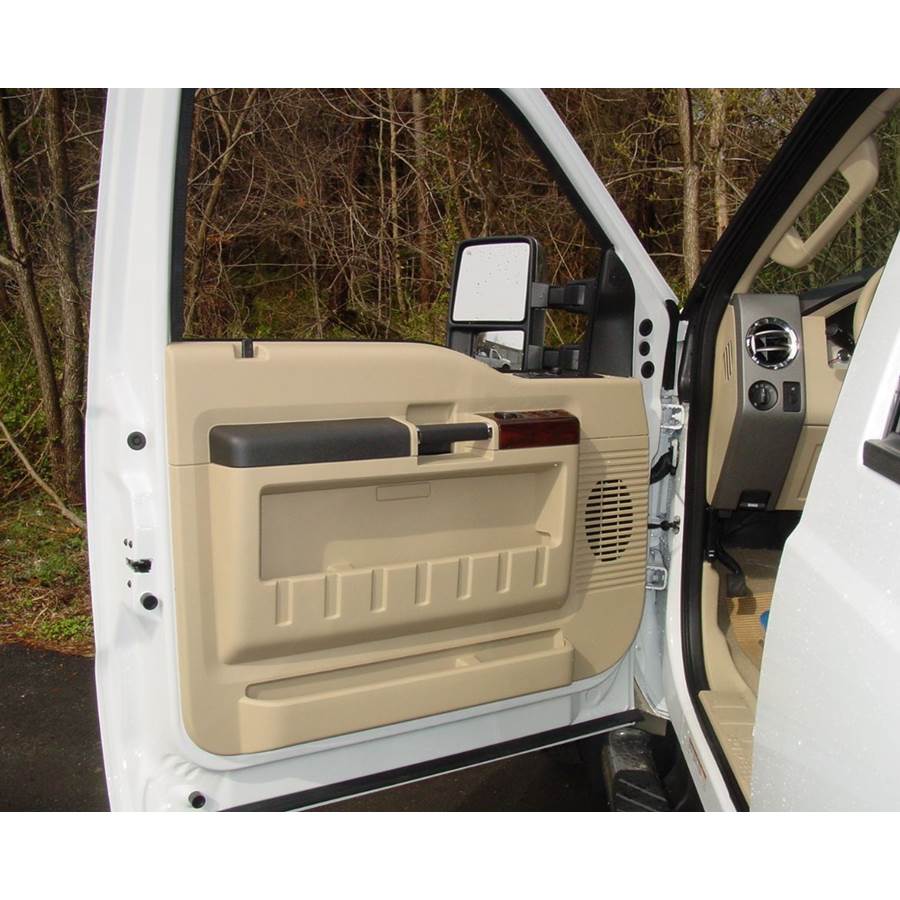 2017 Ford F-550 Platinum Front door woofer location