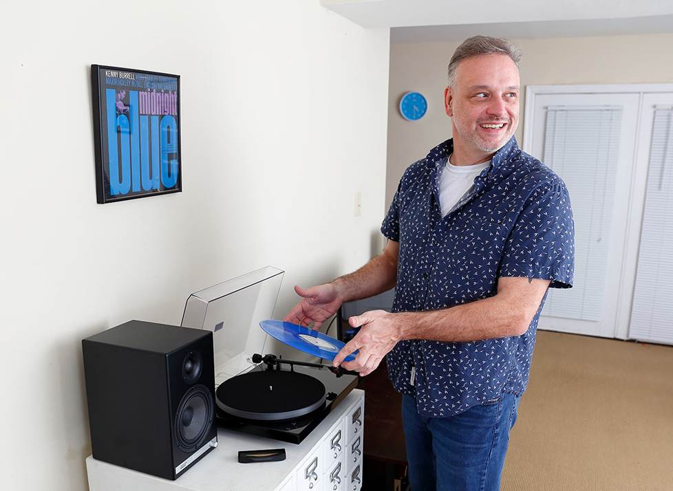 home stereo system with record player