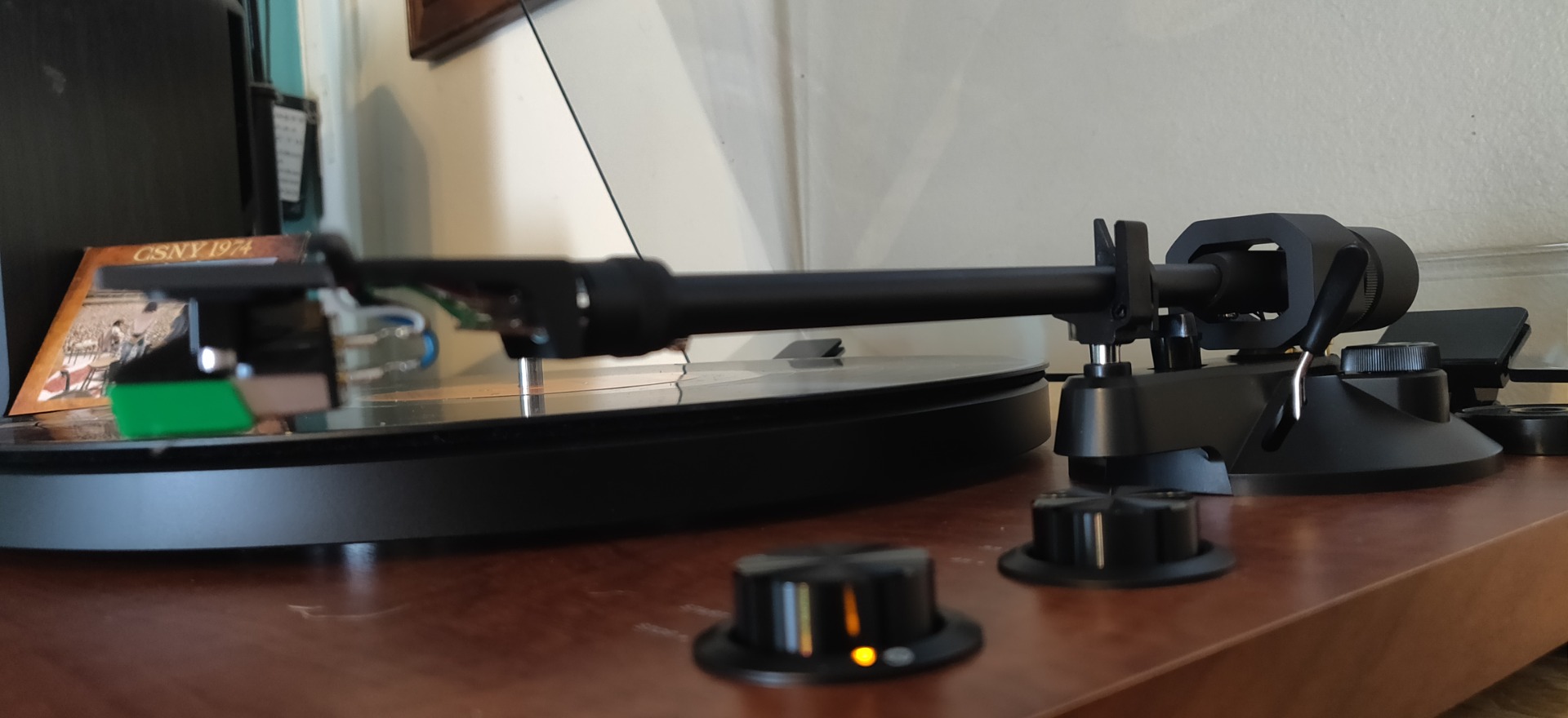 Customer Reviews: TEAC TN-280BT Manual belt-drive turntable with  pre-mounted cartridge, Bluetooth®, and built-in phono preamp at Crutchfield