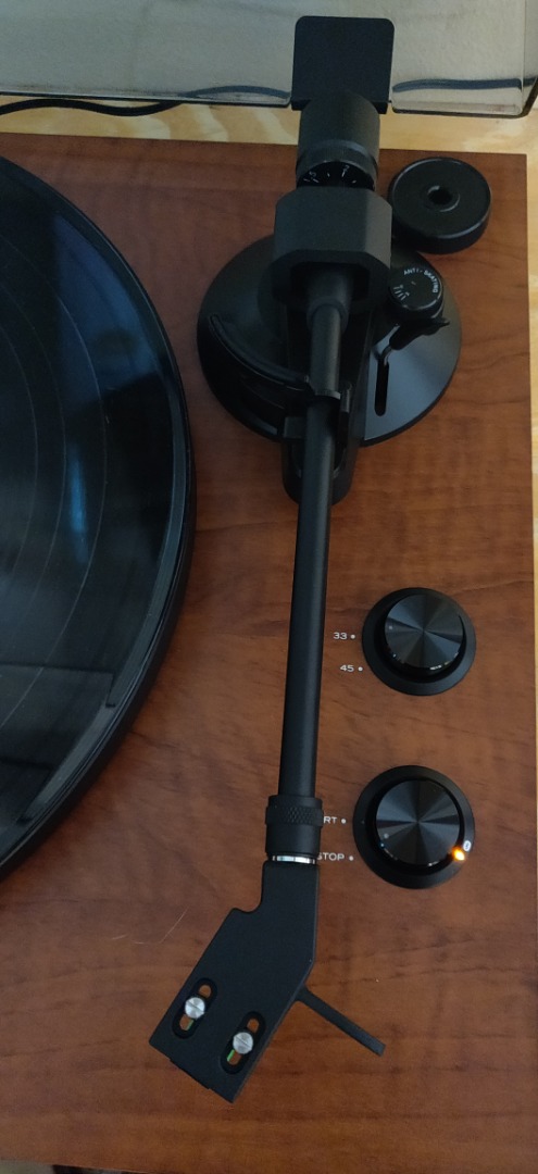 Customer Reviews: TEAC TN-280BT Manual belt-drive turntable with  pre-mounted cartridge, Bluetooth®, and built-in phono preamp at Crutchfield
