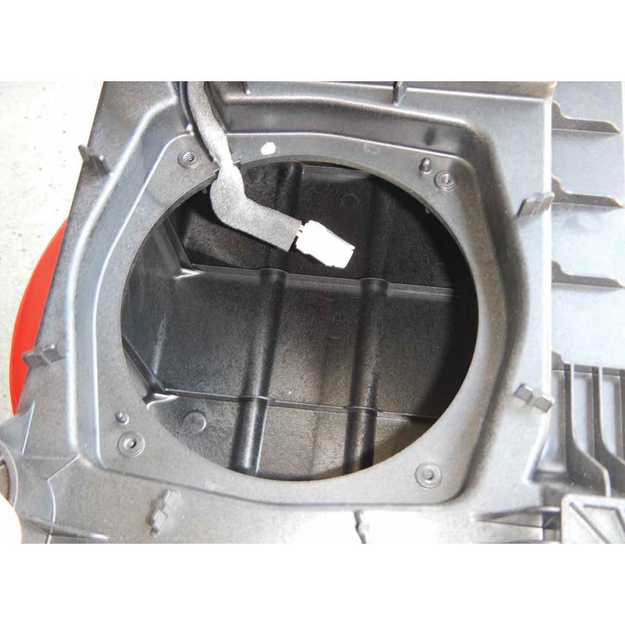 2019 GMC Yukon Center console speaker removed