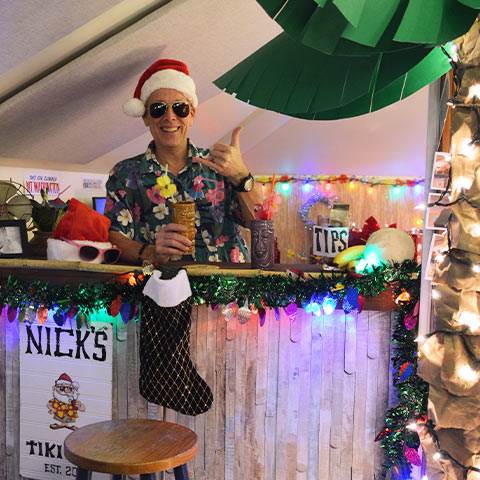 Crutchfield writer, Ken, takes cubicle decoration to a new, glorious level.