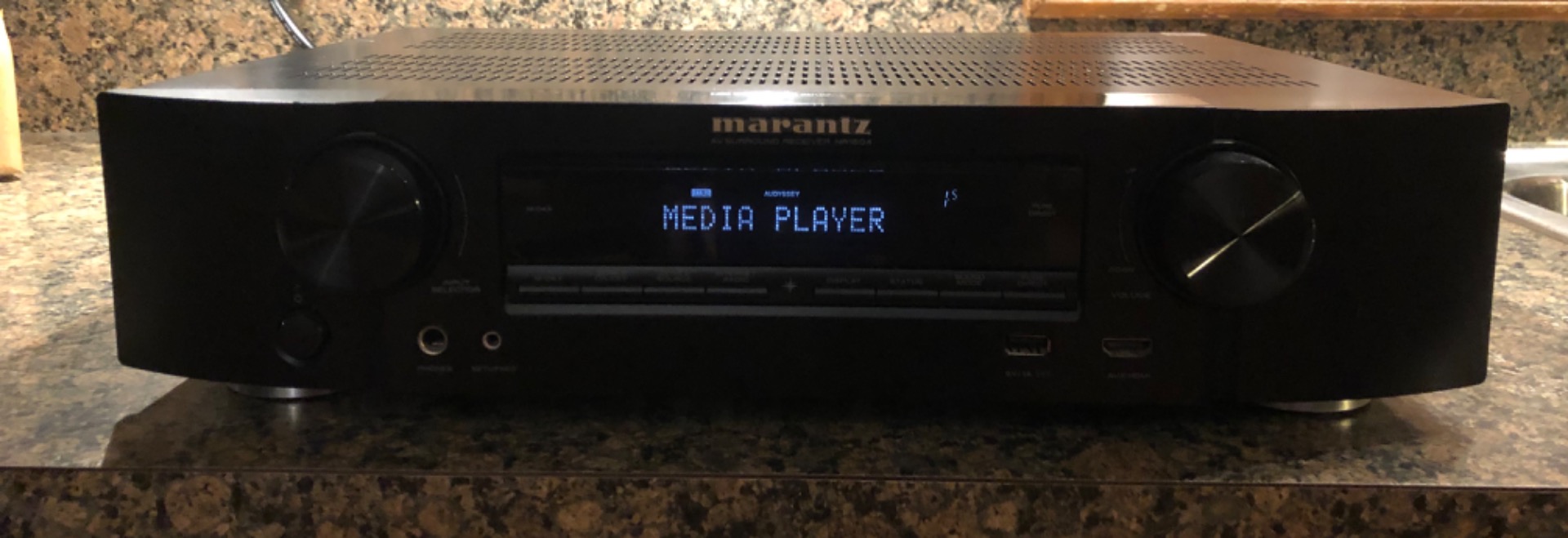 Marantz NR1604 AVアンプ ブラック Marantz NR1604 7.1-channel home theater receiver with Apple