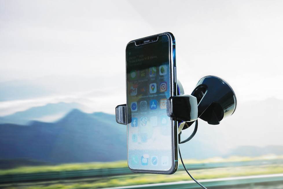 Scosche MagicGrip motorized phone mount with wireless charging