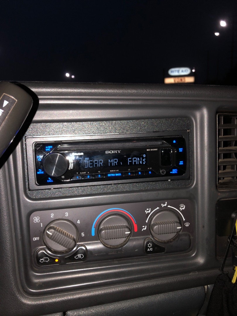Metra 99-3002 Radio Dash Kit For 95-05 Chevy/GMC/Cadillac – 1 DIN Installation Kit