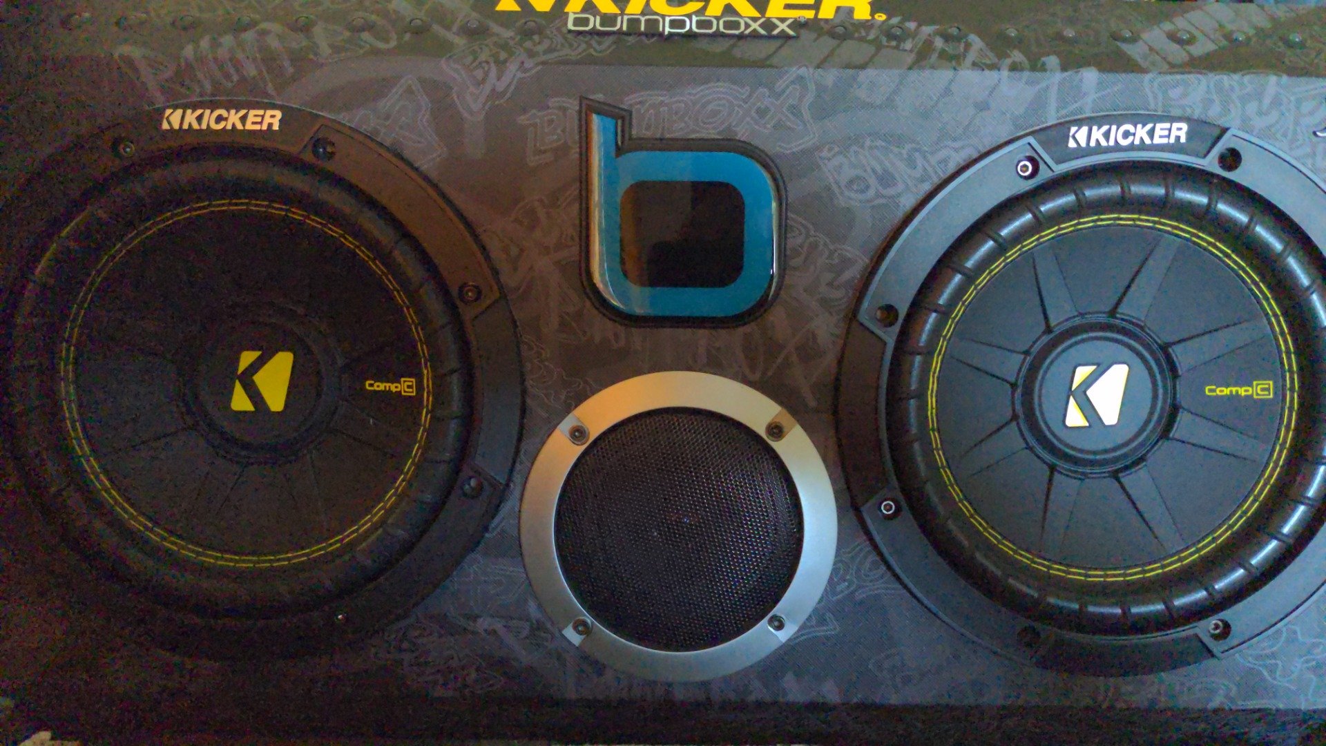 KICKER 44CWCS84 CompC 8 Inch 4 Ohm SVC 200W RMS Power and 400W Peak Power Dual Voice Coil Car Vehicle Audio サブウーファー, Black Kicker 44CWCS84 CompC 8\" 400W 4-Ohm SVC Car Audio Subwoofer+Sealed Sub  Enclosure