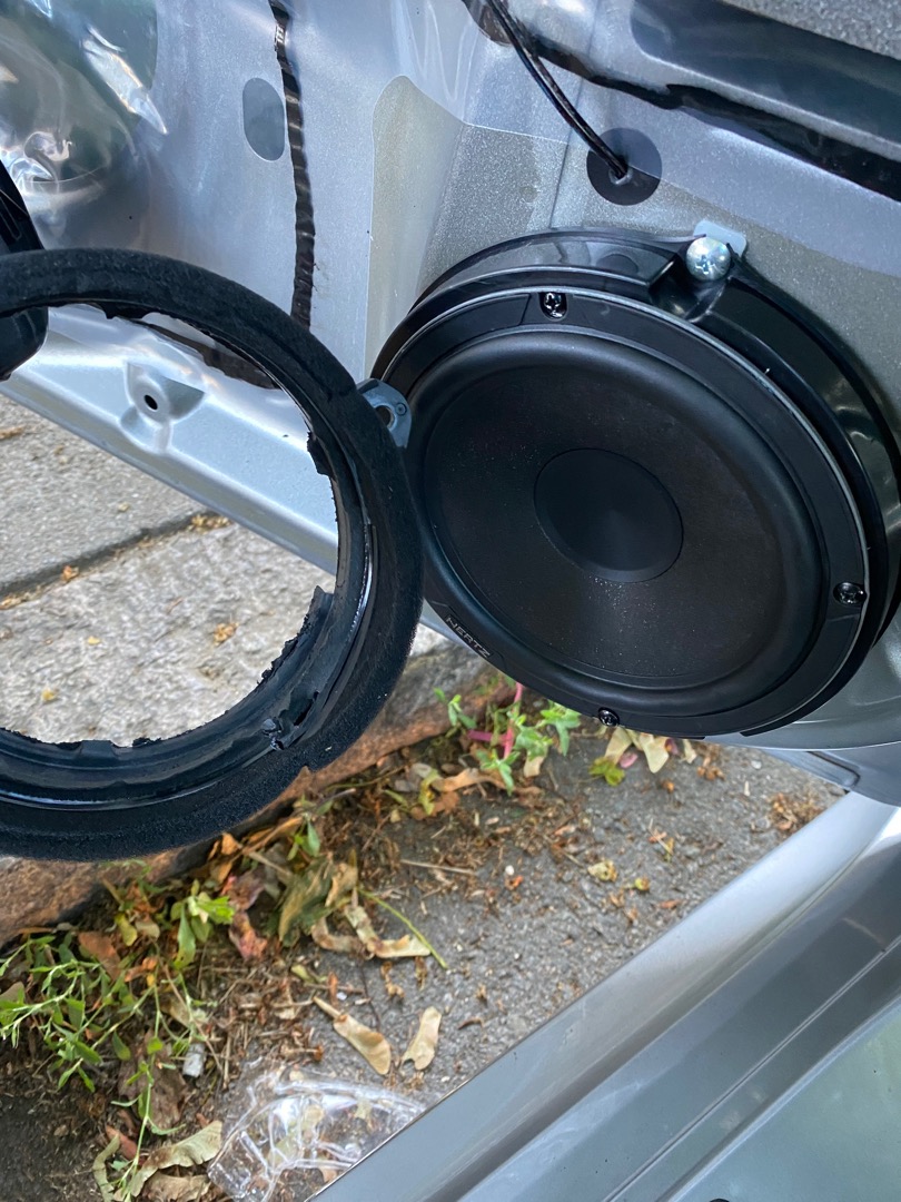 Metra 82-8900 Speaker Adaptors For Subaru Legacy (2005-2009) - 6.5" To 6.75" Adapter Rings