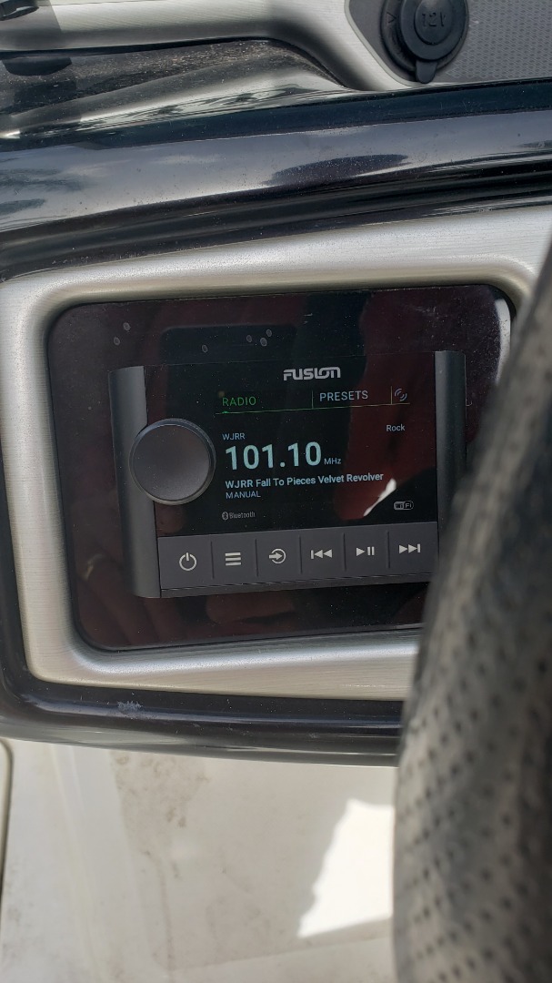 Fusion MS-SRX400 Apollo Series marine zone receiver with built-in Wi-Fi  (does not play CDs) at Crutchfield