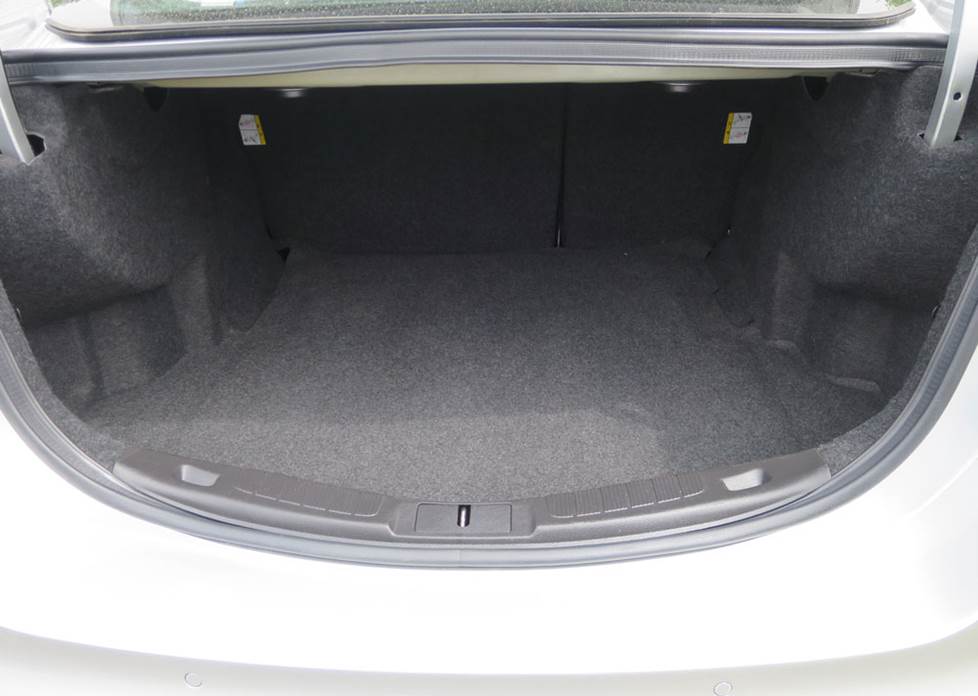ford fusion trunk