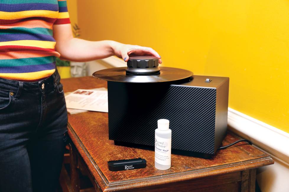 The record cleaner in use.