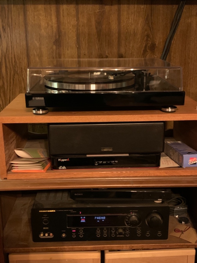 Customer Reviews: Yamaha TT-S303 Manual belt-drive turntable with built ...